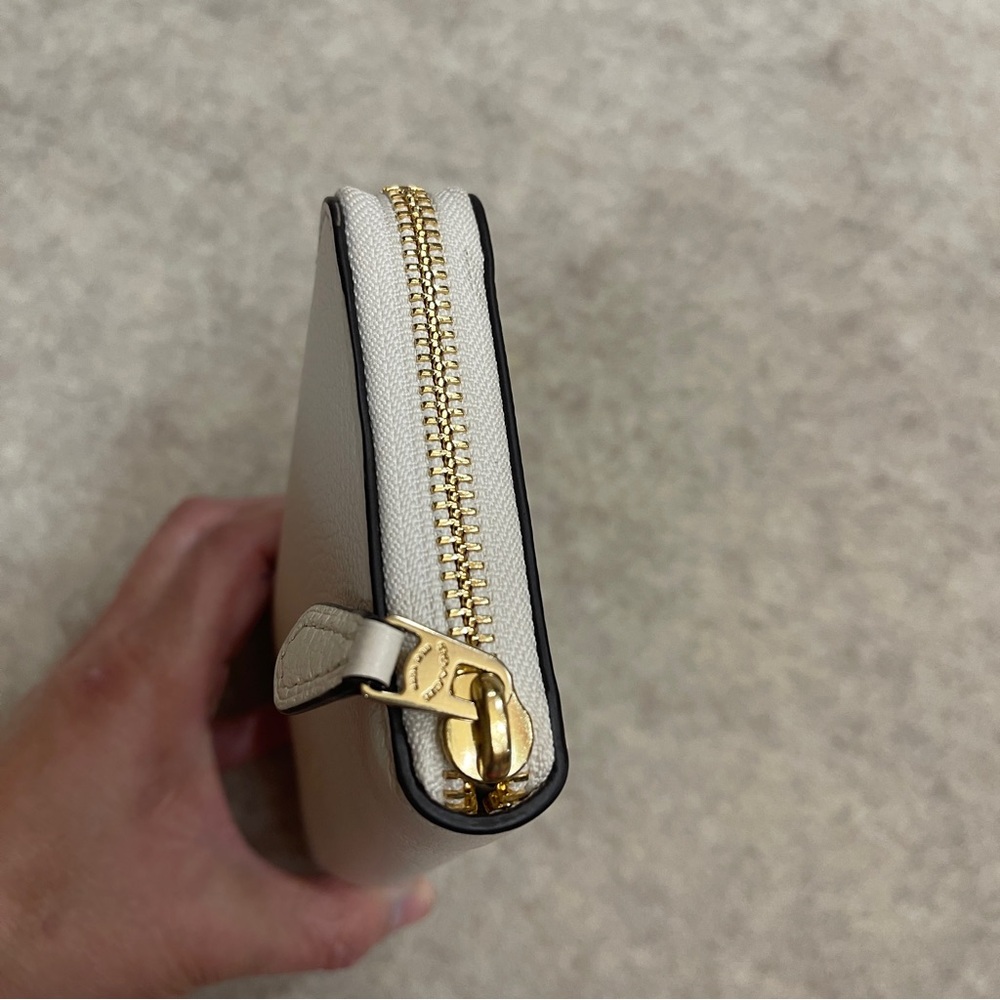 Coach Pebbled Leather Off White 3D Bow Zip Around Long Wallet Gold Hardware - Picture 6 of 11
